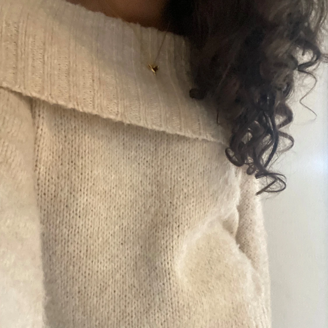 Stickad off shoulder tröja  - 92