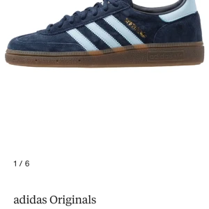 Adidas handball spezial - Nyköpta, använda endast en gång. Säljer då jag direkt kände att dom inte alls passade min stil. Storlek 38. Färgen collegiate navy/clear sky. Nypris 1249kr.