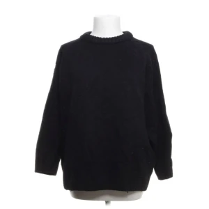 Tröja - Så fin trekvartsärmad tröja från Carin Wester, tjockt ull material🤍 Köpt på Sellpy men är helt oanvänd av mig!