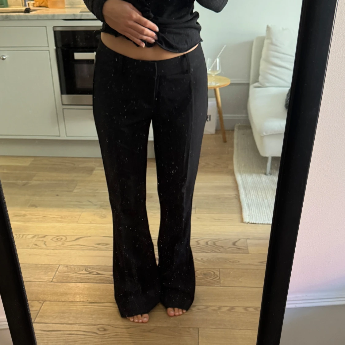 Lågmidjade utsvängda kostymbyxor i Strl M, längd 32 