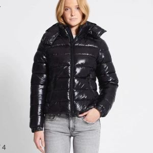 Lager 157 jackan - En intresse koll på lager 157 jacka som är slut såld. Som inte är använd i storlek XS ❤️skriv va ni kan tänka ge🥰