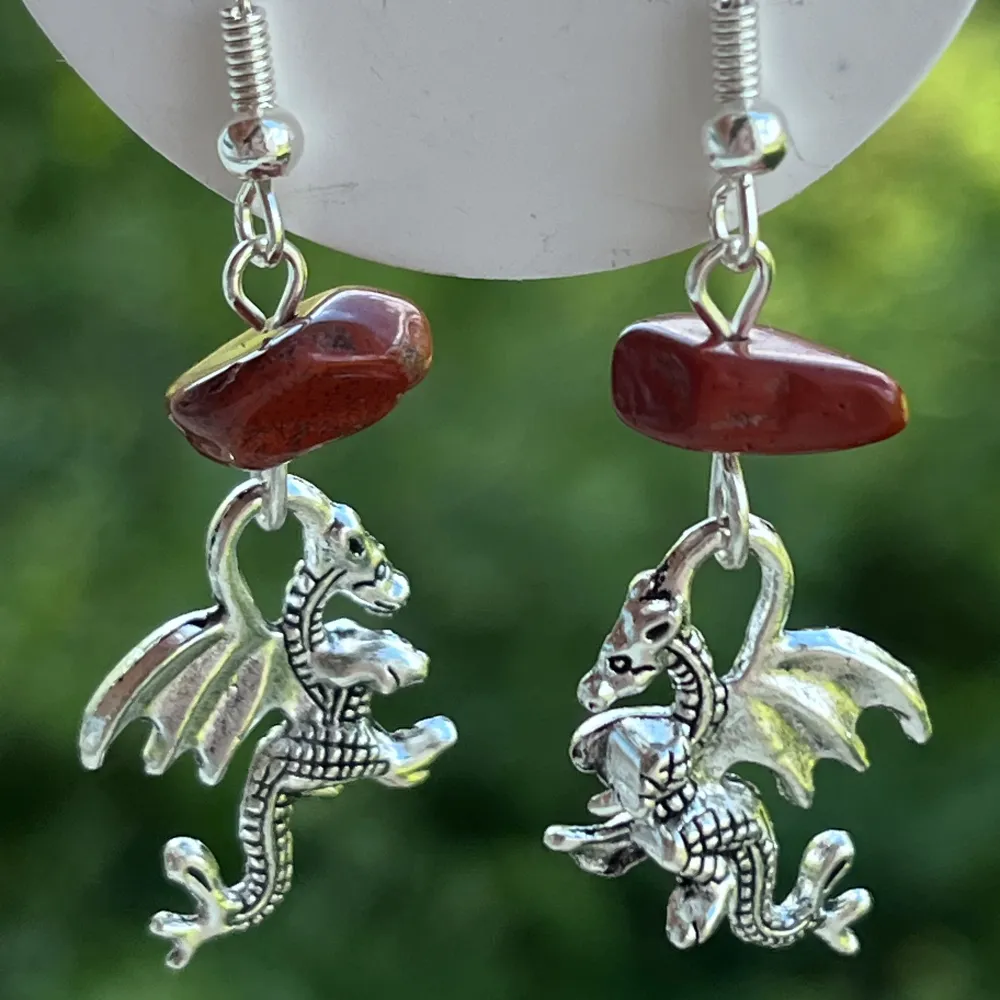 Handmade dragon earrings.🎀. Accessoarer.