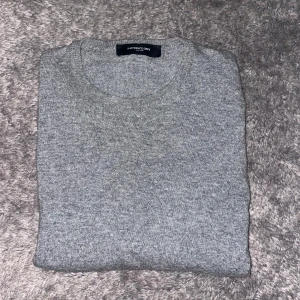 Kashmir tröja - En tröja i blandat ull bl.a. Kashmir. Använd en del därav priset. Hör av dig vid frågor!