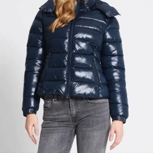 Lager 157 jacka - Säljer denna då jag köpte två storlekar och denna inte passade som jag ville, helt slutsåld. Den har prislappen kvar!