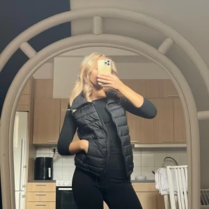 Zara väst - Tunn väst från Zara i storlek S, Använd ett fåtal gånger🩶 