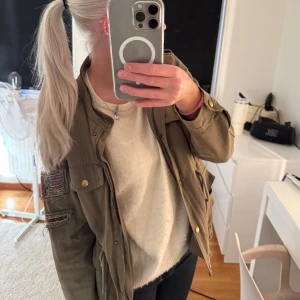 jacka - supersnygg jacka från ciminy i fint skick, använd sparsamt men en defekt finns (skriv för bild)🌟🌟