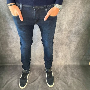 Replay anbass jeans  - // Replay anbass jeans | Storlek W30/L34 (passar W30/L32) | Benlängd: 109cm / Midja: 39cm | Nypris runt 1800kr | Kontakta för fler frågor eller funderingar // Deluxecloset