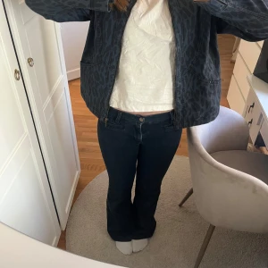 Lågmidjade bootcut jeans - Såå snygga lågmidjade jeans från Mih i ca strl S