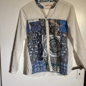 Skjorta  - Säljer nu min favorit skjorta från Desigual!  För liten som den varit ett tag