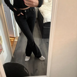 Lågmidjade jeans  - Snygga svarta lågmidjade jeans från Gina tricot! Pris kan diskuteras 