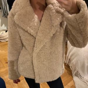 Varm pälsjacka - Super mysig och varm päls jacka