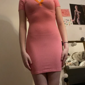 Rosa klänning - Knappt andvänd,fint skick Storlek:XXS Från: H&M