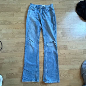 Bootcut Jeans  - Säljer dessa bootcut jeans för de är för stora. Köpt på Vinted. Märket är Gina tricot