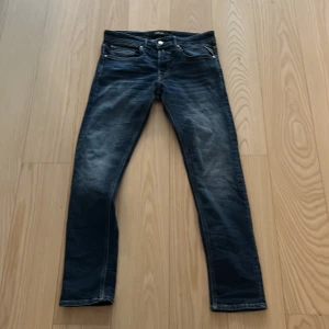 Replay jeans - Hej säljer nu ett par jeans i storlek 31W 32L pga att jag inte har någon användning. Hör av dig ifall du har något du undrar över, pris kan diskuteras