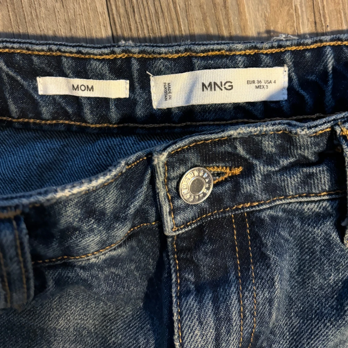 Blå mom jeans från MNG/ Mango
