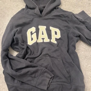 GAP hoodie  - Superfin, lite liten i storleken sitter bra på mig som har S