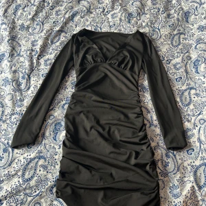 Aldrig använd svart klänning - Aldrig använd då den är förstår, väldigt stretchig 