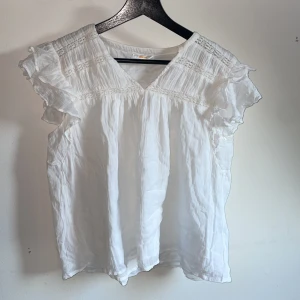 Blus - Säljer denna super fina blusen från Gina❤️