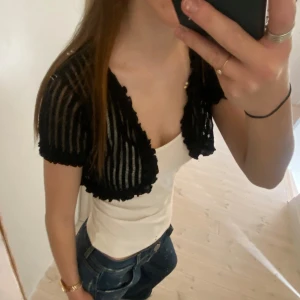 Svart bolero - Så söt! Hör gärna av dig om du har några frågor!😊💞