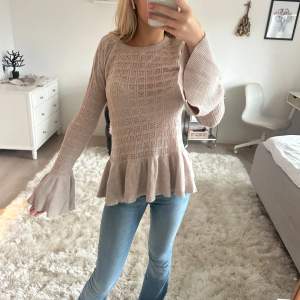 Söt beige/rosa blus köpt second hand men aldirg använd av mig