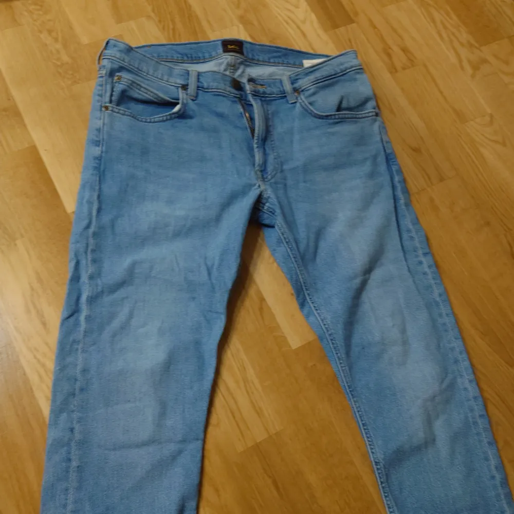 Lee jeans i storlek 33/32 hämtas i Eskilstuna eller fraktas.. Jeans & Byxor.