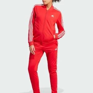 Adidas dress - Röd adidas dress aldrig använt köpte men kom aldrig till användning passar både tjej och kille men det är dam storlek