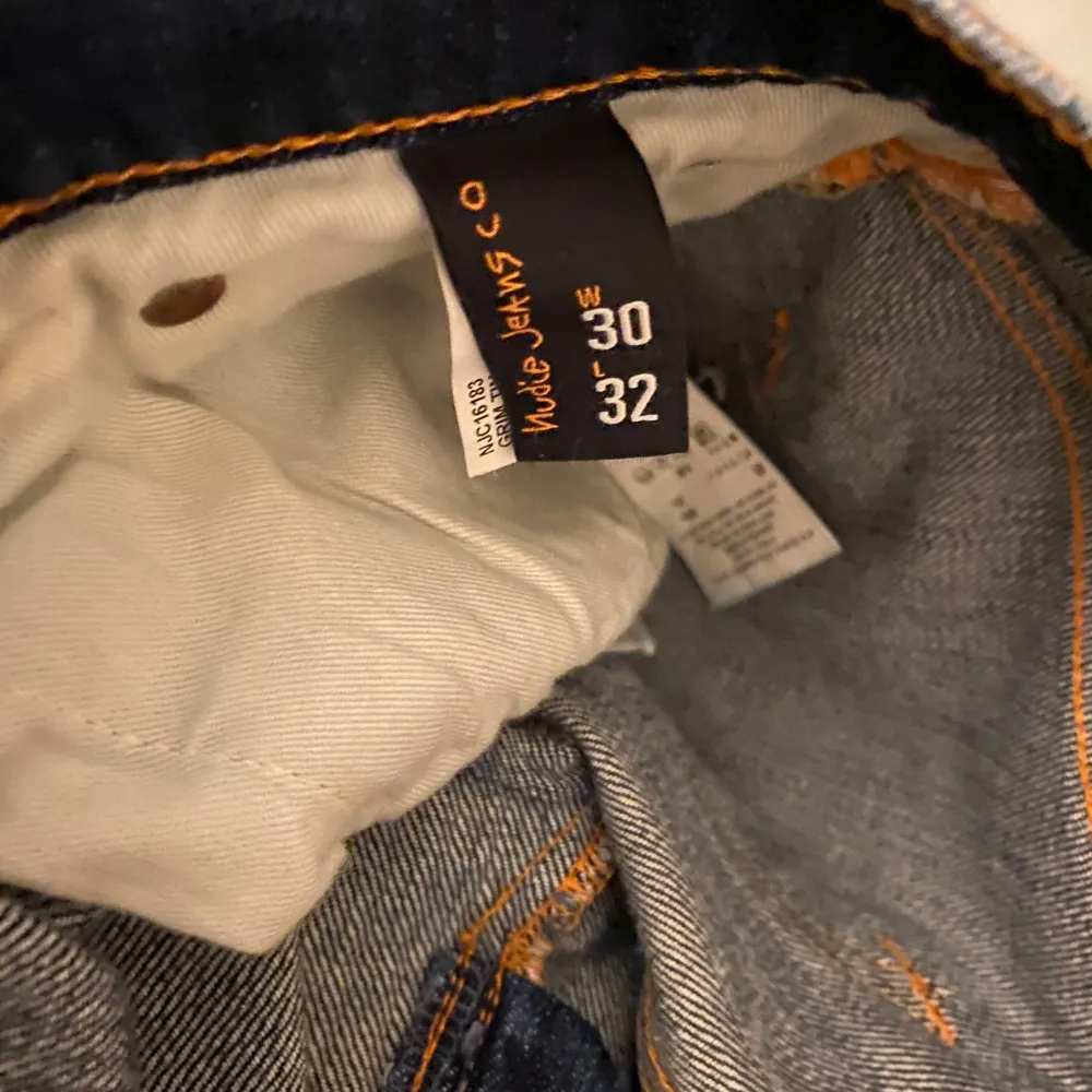 Ett par riktigt schyssta jeans från nudie. De är i bra skick och passformen är slim. Jeans & Byxor.