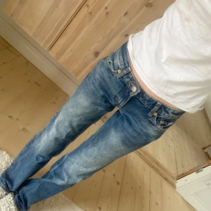 Lågmidjade jeans  - Weekday arrow jeans