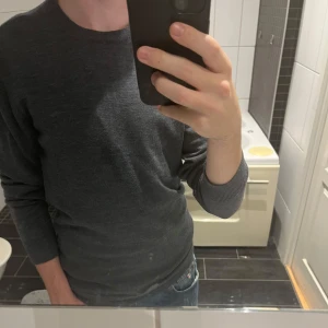 Tröja i 100% merinoull - Säljer en tröja i 100% merinoull som är i nyskick och använd fåtal gånger. Har du frågor så skriv till mig✌️