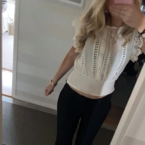 Vit blus - En jättefin blus som inte går att köpa på nån hemsida längre❤️ använd få tal gånger💕