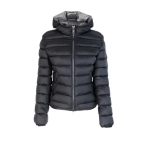 Colmar jacka (priset kan diskuteras) - Säljer denna fina colmar jacka då den inte kommar till användning. Alla dragkedjor fungerar toppen och har inga skador. Köpt för ca 5000 kr.  Priset kan diskuteras 