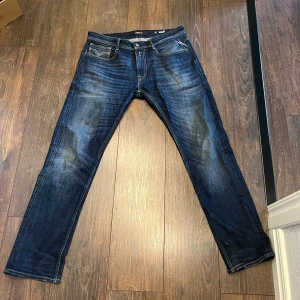 Replay jeans - Replay jeans i bra skick. Priset är ej hugget i sten Hör av er om ni har frågor:)