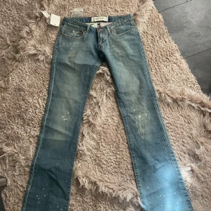 Ljusblå lågmidjade jeans - Supersnygga säljer då dom var för små för mig💗💗💗