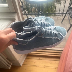 Jeansskor - Storlek 37. Använda 1 gång 