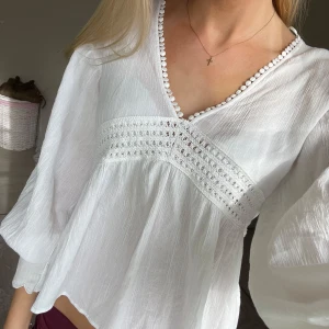 Blus - Säljer en otroligt härlig blus som är så fin!🤩❤️
