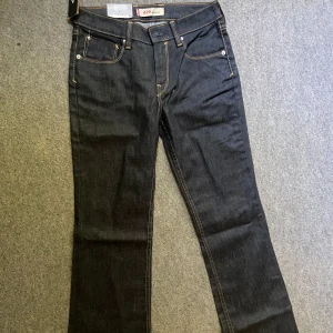 Low waist bootcut jeans - Helt ny och oanvänd 