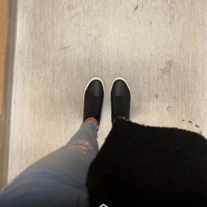 Sneakers  - Hejsan! Säljer dessa stiliga sneakers i storlek 38 använda endast en gång ute så i princip helt nya❤️