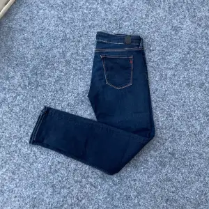 Snygga Replay jeans i fint skick. Storlek W32 L30. Skickar så fort jag kan!