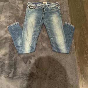Jeans - Jätte snygga jeans, lowwaist🤍