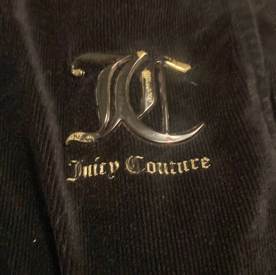  Ett par svarta juicy byxor - 92