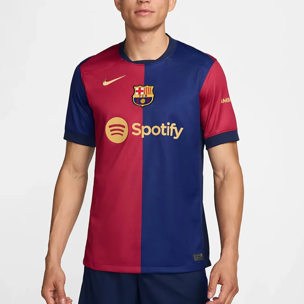 Barcelona Home Jersey 2024/2025 I nytt skick, säljer då jag missat att returnera ett antal tröjor (finns därav fler i min profil)  Nypris: 1249kr . Sportswear.