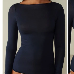 Intimissimi tröja - Säljer denna populära intimisering tröjan. Den är marinblå och storlek S