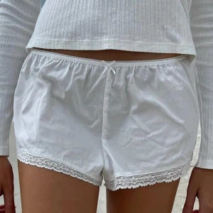 Shorts med spets - Söta helt oanvända shorts i bomull🪽🤍
