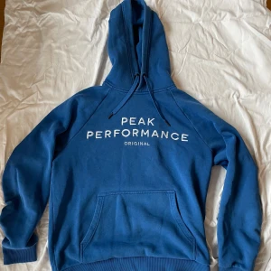 Peak performance Hoodie L - Blå peak Hoodie i bra skick. Strlk L