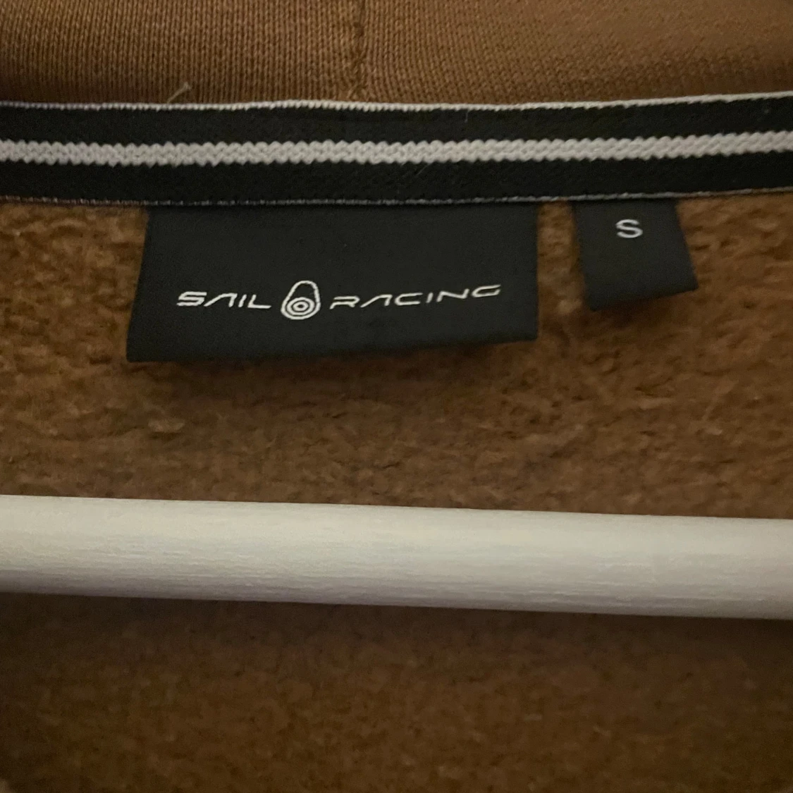 Brun hoodie från Sail Racing - 91