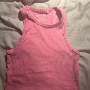 Linne - Ett rosa linne i storlek s