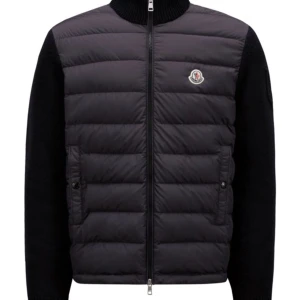 Söker moncler cardigans (äkta med kvitto) - Söker äkta moncler cardigans eller feta cardigans till hösten ska vara äkta med kvitto.