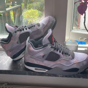Jordan 4  - Säljer mina Jordans 4 då jag inte har den stilen längre, använda under 10 gånger.