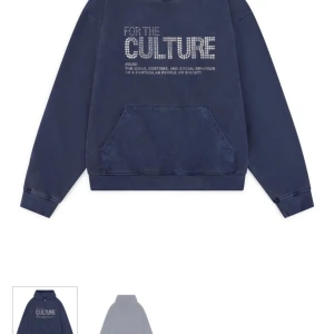 Culture Hoodie mörkblå  - Jag letar efter en mörkblå culture Hoodie i storlek XS, skriv gärna om ni har en och gärna ett bra pris!💓