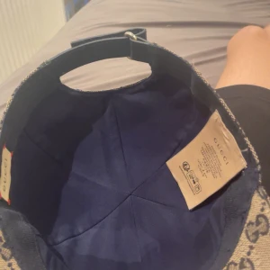 Gucci keps  - Skicket e som nytt har bara kepsen och inga orginal saker kvar 